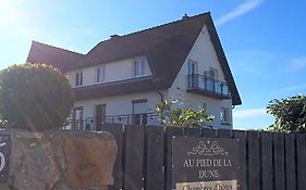 Au Pied De La Dune